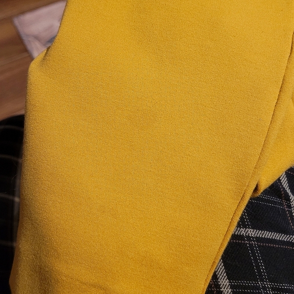 💛 4/$20 | Yellow Slacks - Picture 7 of 9